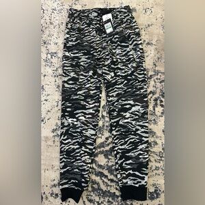 Under Armour Boys- UA Pennant Wvn Cargo Print Pants